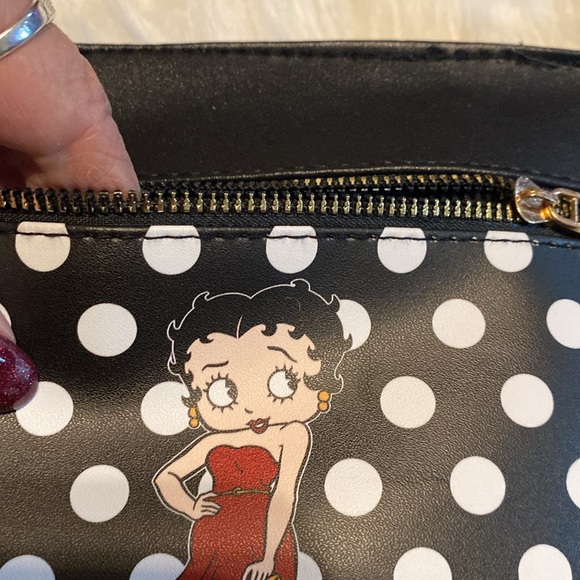Betty Boop NWT ADJUSTABLE SHOULDER CROSSBODY STRAP BAG - Picture 2 of 7